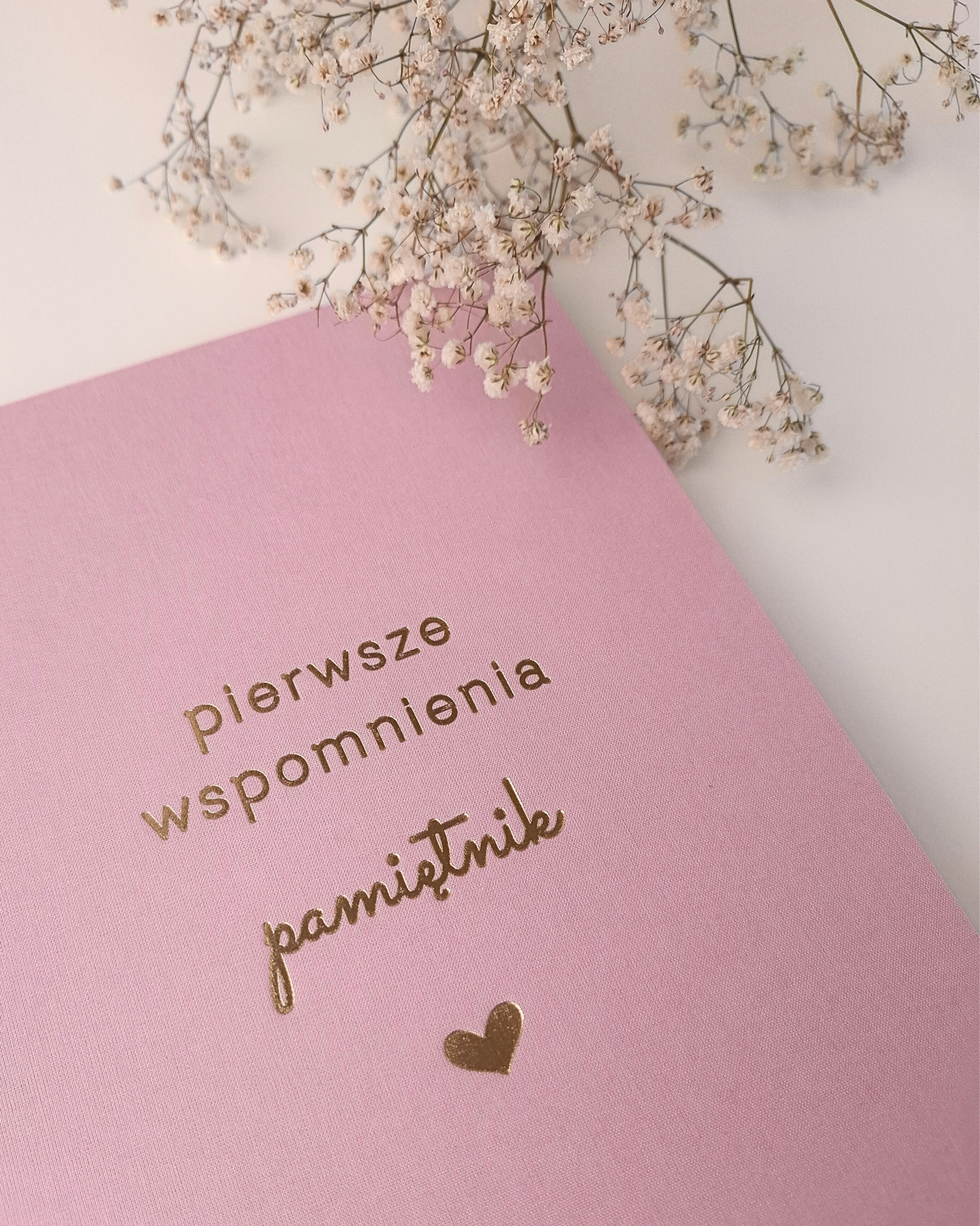 Album pamiątkowy dla dziecka – gruby papier i złote tłoczenie